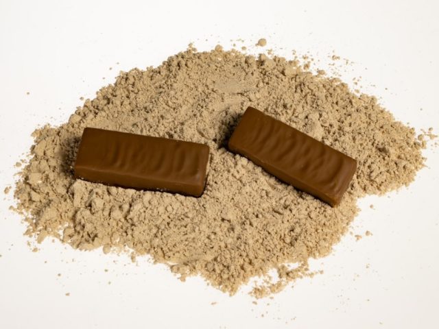 Grenade vs Myprotein : quel choix pour barres et compléments