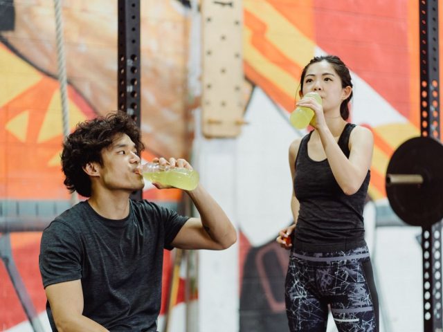 Isostar ou PowerBar : choix pour une récupération rapide