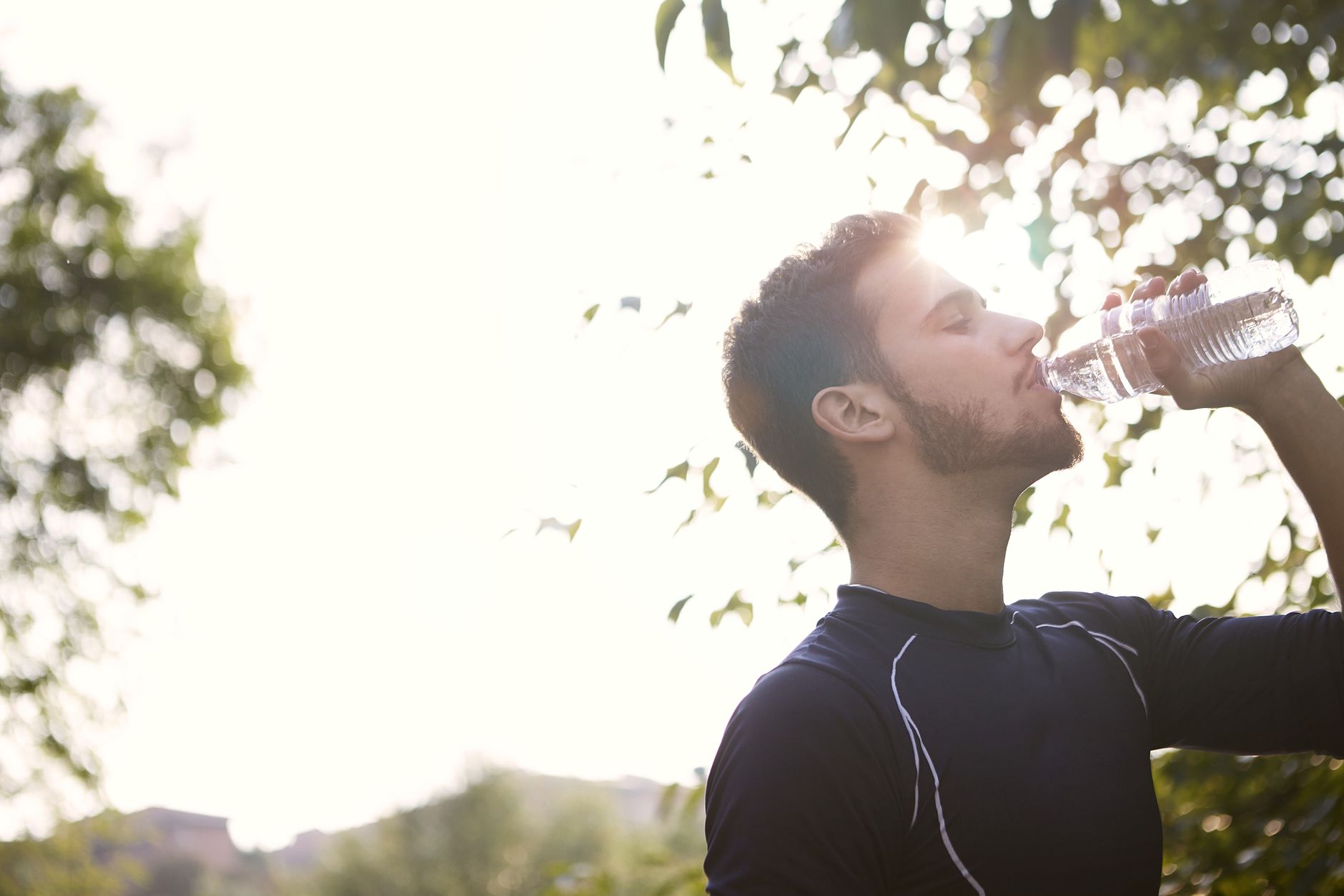 Guide pratique d'hydratation avant, pendant et après l'effort